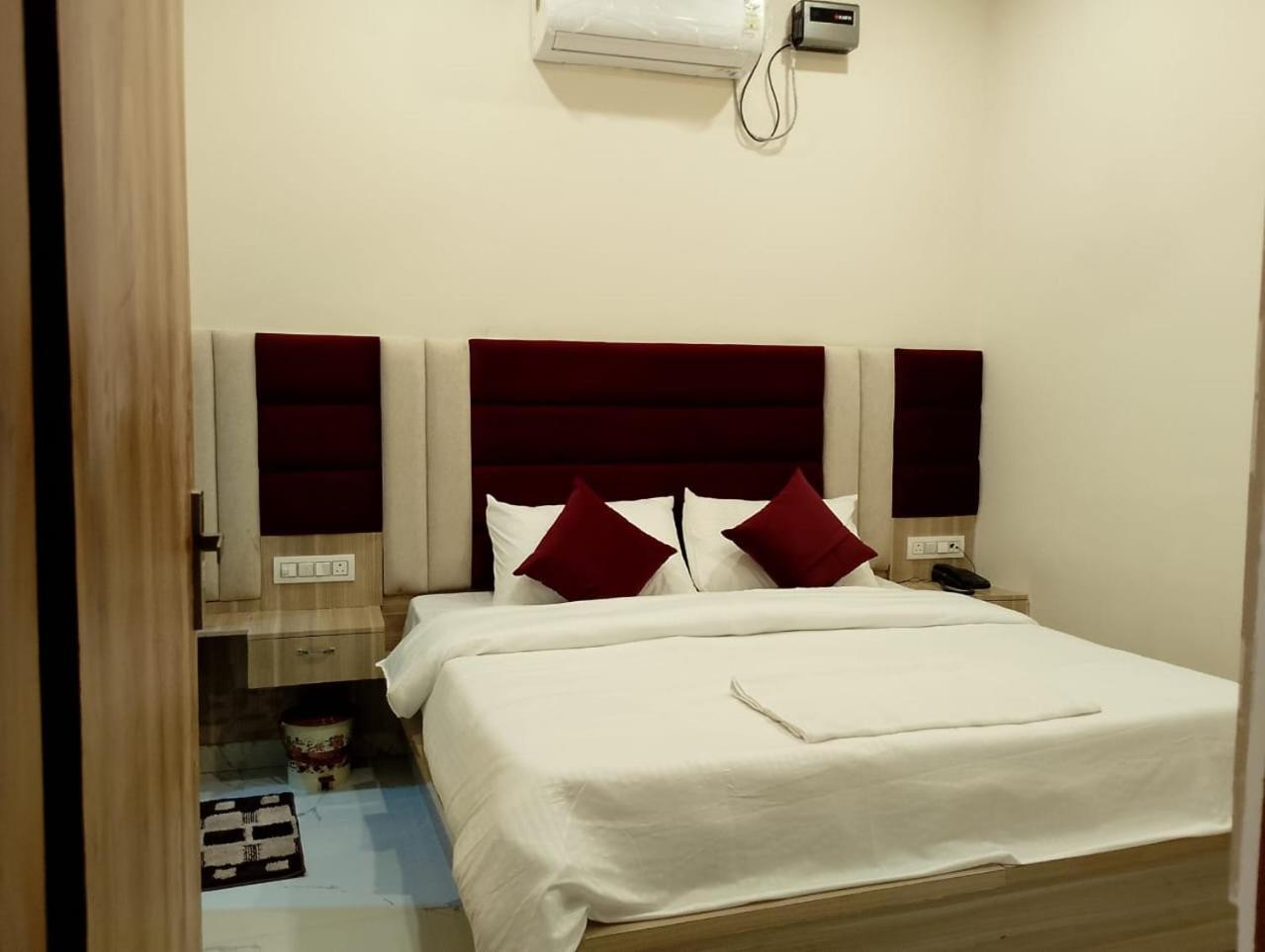 Hotel Lr Delite Inn Mathura Kültér fotó