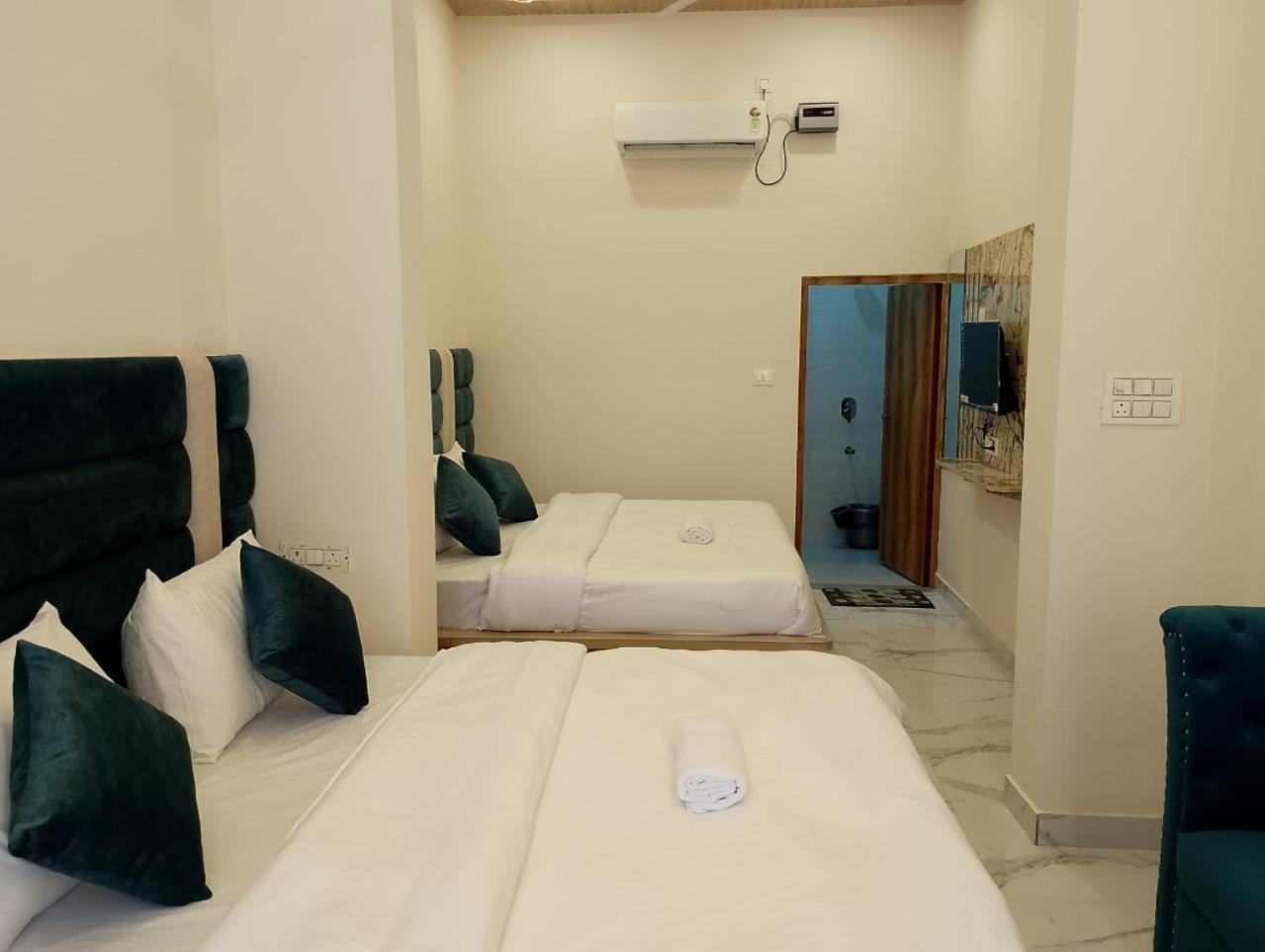 Hotel Lr Delite Inn Mathura Kültér fotó