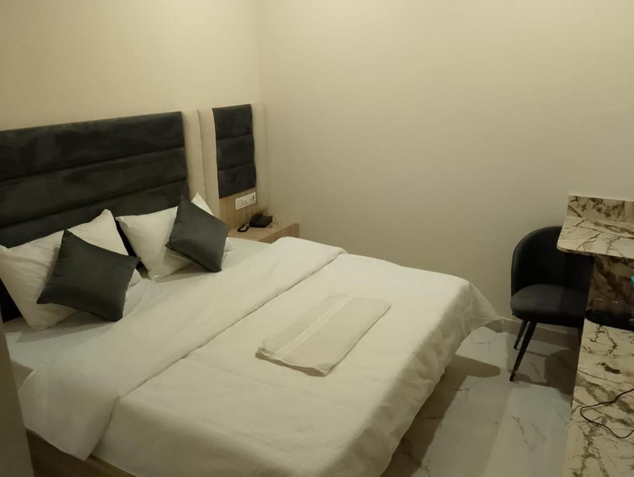 Hotel Lr Delite Inn Mathura Kültér fotó