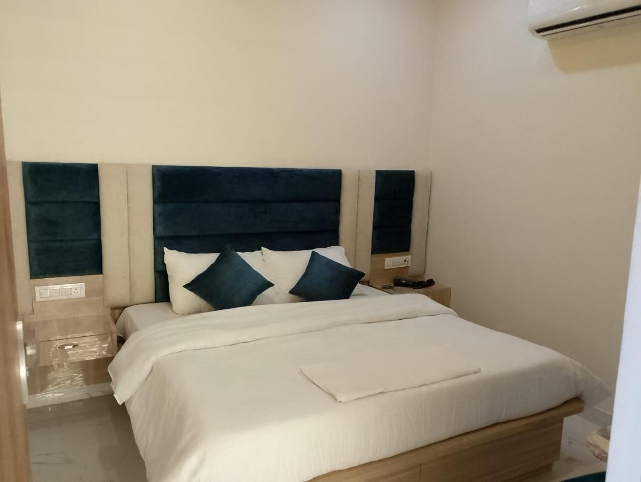 Hotel Lr Delite Inn Mathura Kültér fotó