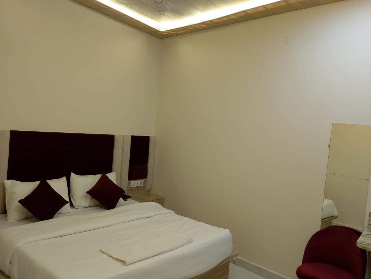 Hotel Lr Delite Inn Mathura Kültér fotó
