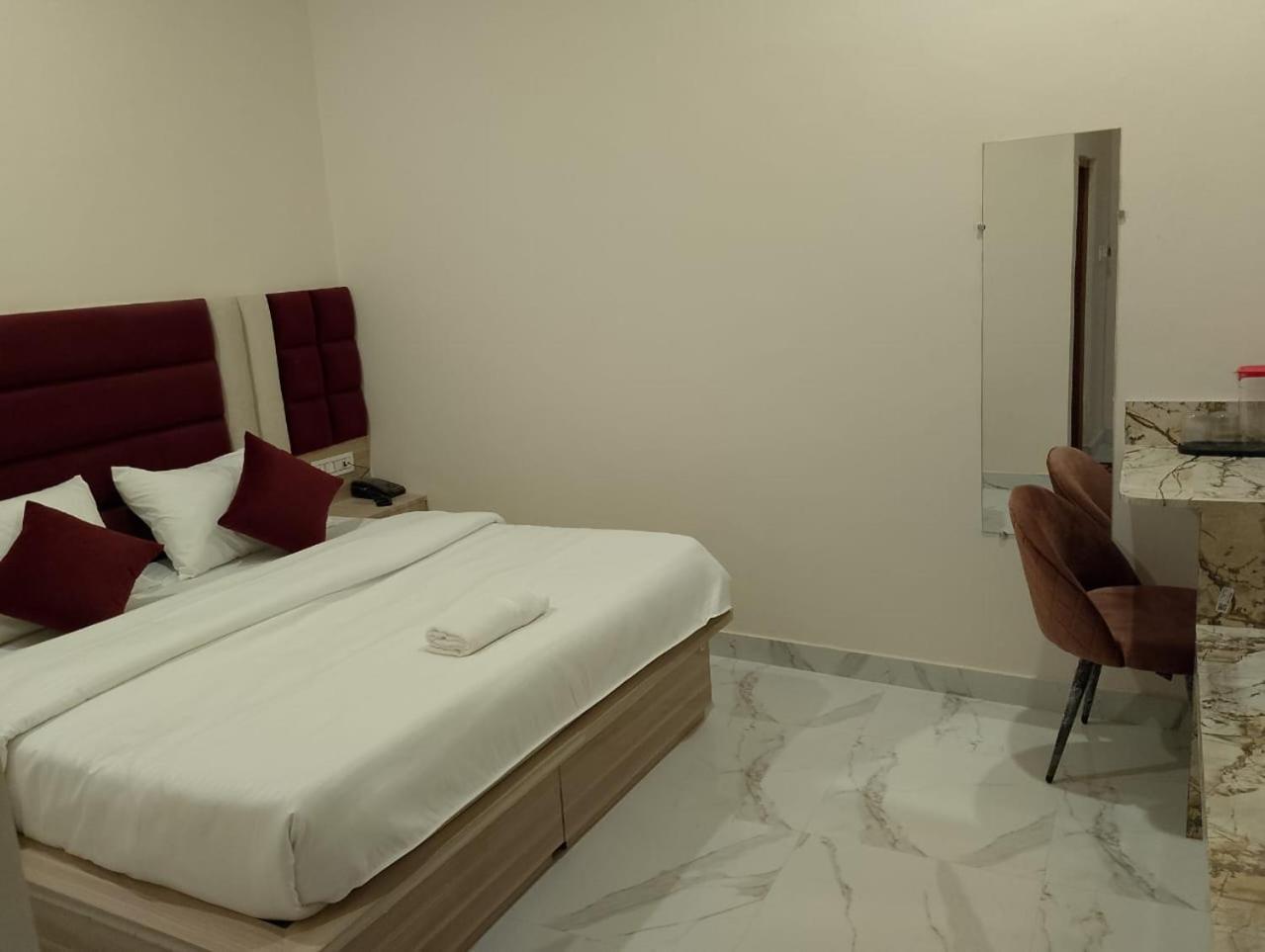 Hotel Lr Delite Inn Mathura Kültér fotó