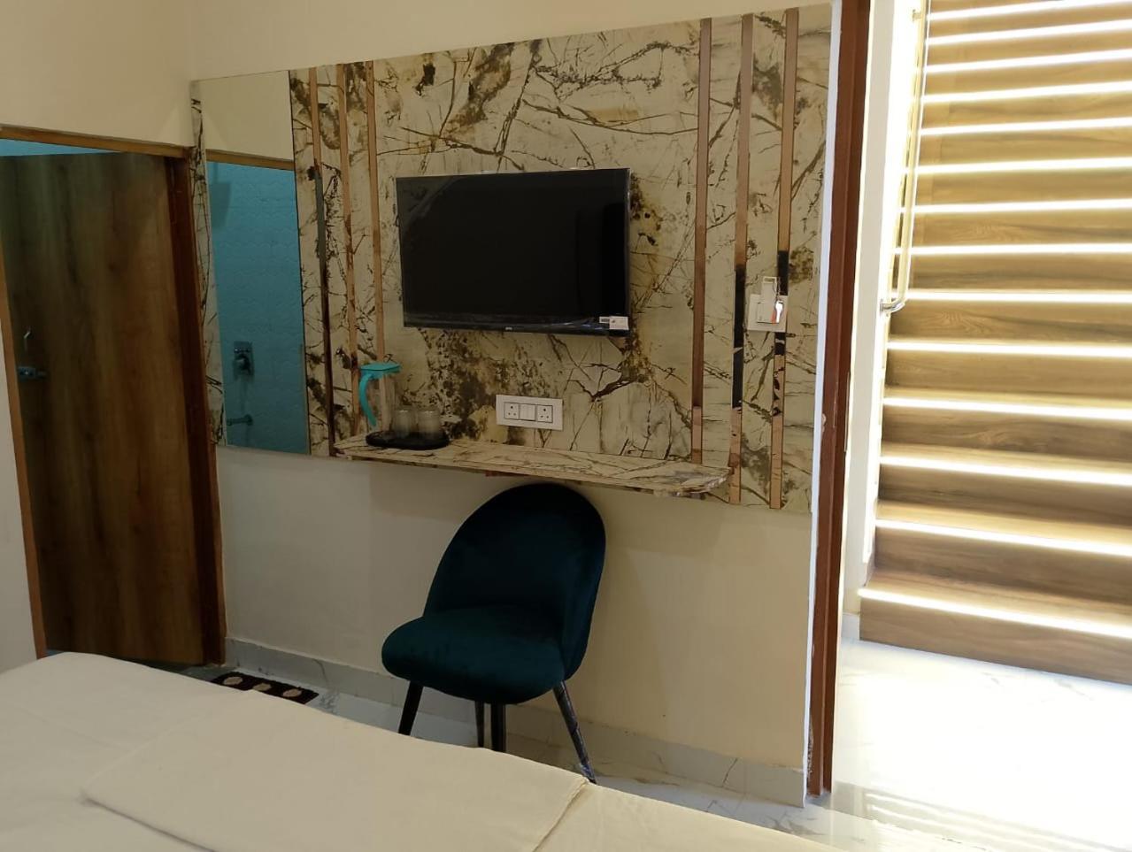 Hotel Lr Delite Inn Mathura Kültér fotó